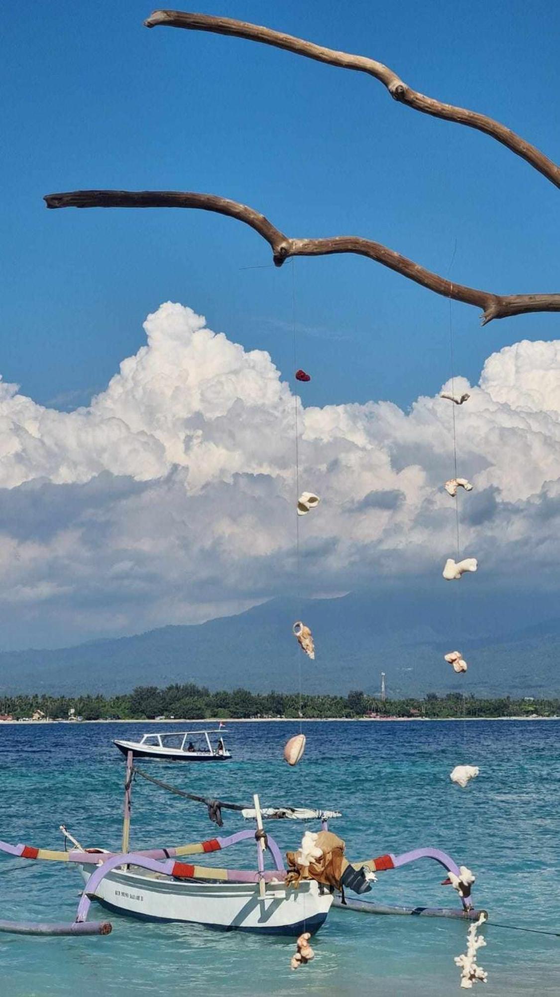 Uncle Hippie'S Dream Hostel Gili Meno Exterior photo